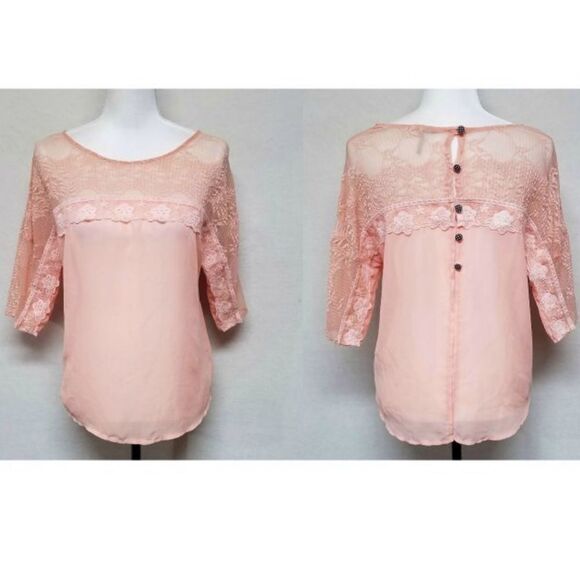 𝅺GIMMICKS by BKE Coral Floral Lace Contrast Blouse - Picture 1 of 8